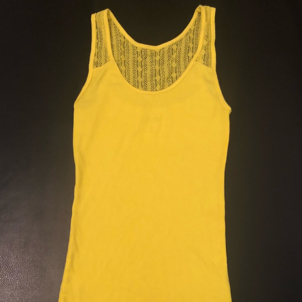 🛍🛍Woman’s Arizona size medium yellow tank🛍🛍